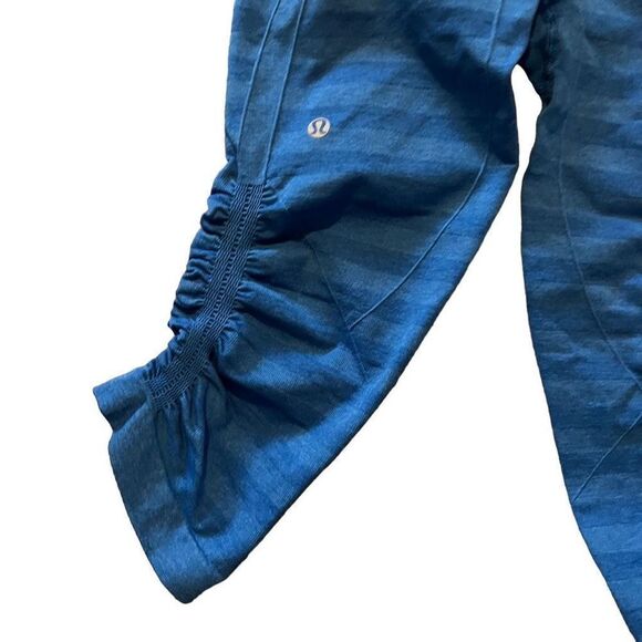 Lululemon Blue Stripped Ruched Cropped Leggings Size 6 - Picture 2 of 4